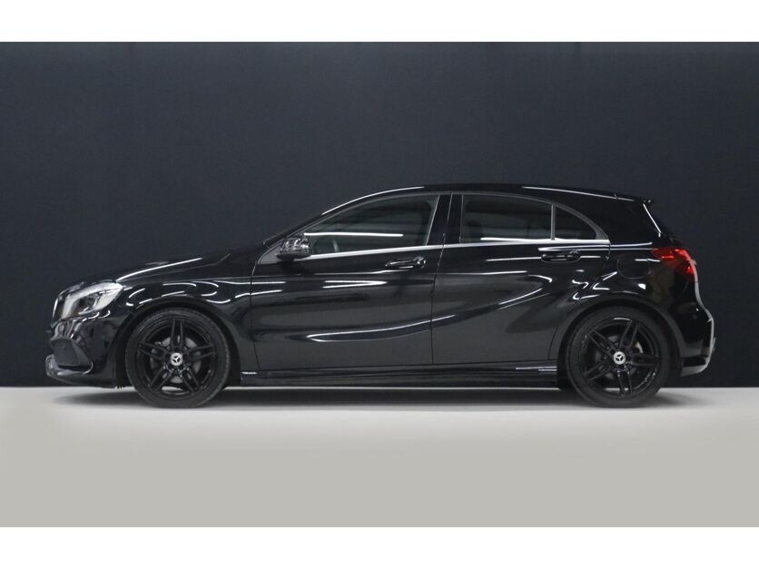 Mercedes-Benz A-klasse 160 AMG Sport Edition [CAMERA, AMG STOELEN, LED, 18" LM, FLIPPERS, STOELVERWARMING, BLUETOOTH, NIEUWSTAAT]