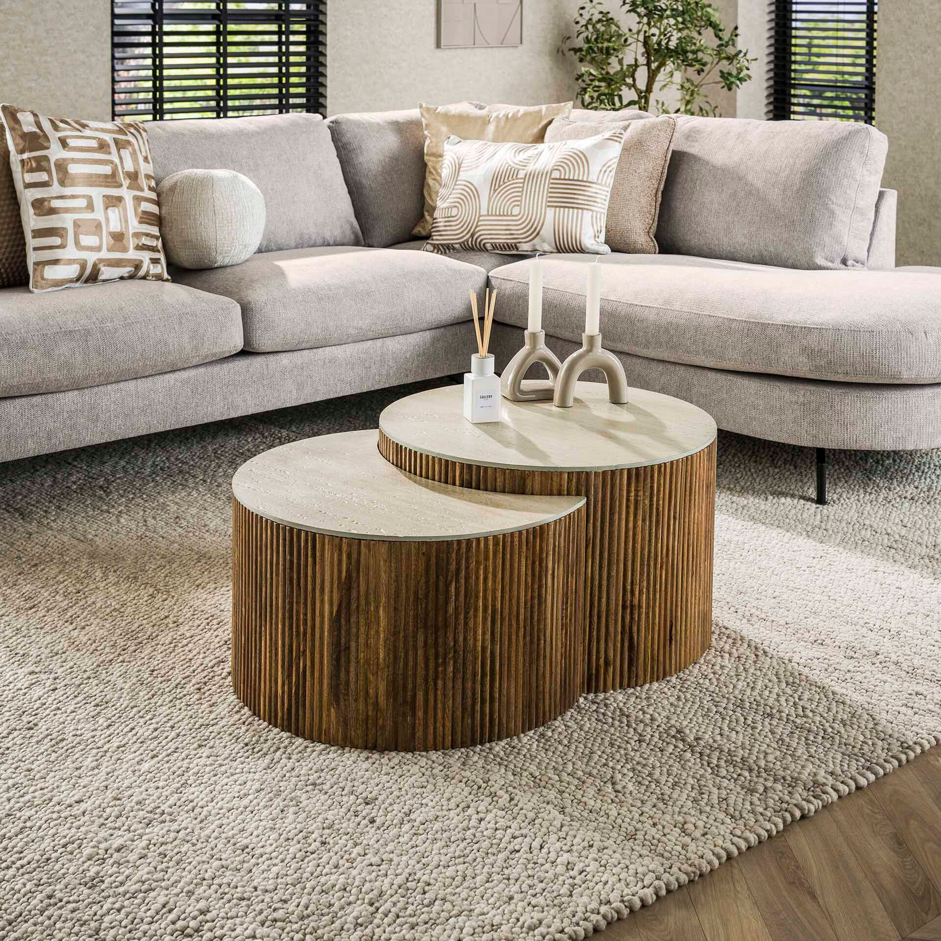 LifestyleFurn Halfronde Salontafel Beckie Mangohout en Keramiek in Travertin-look, Set van 2 stuks - Massief mango zandkleur - 9504529593742