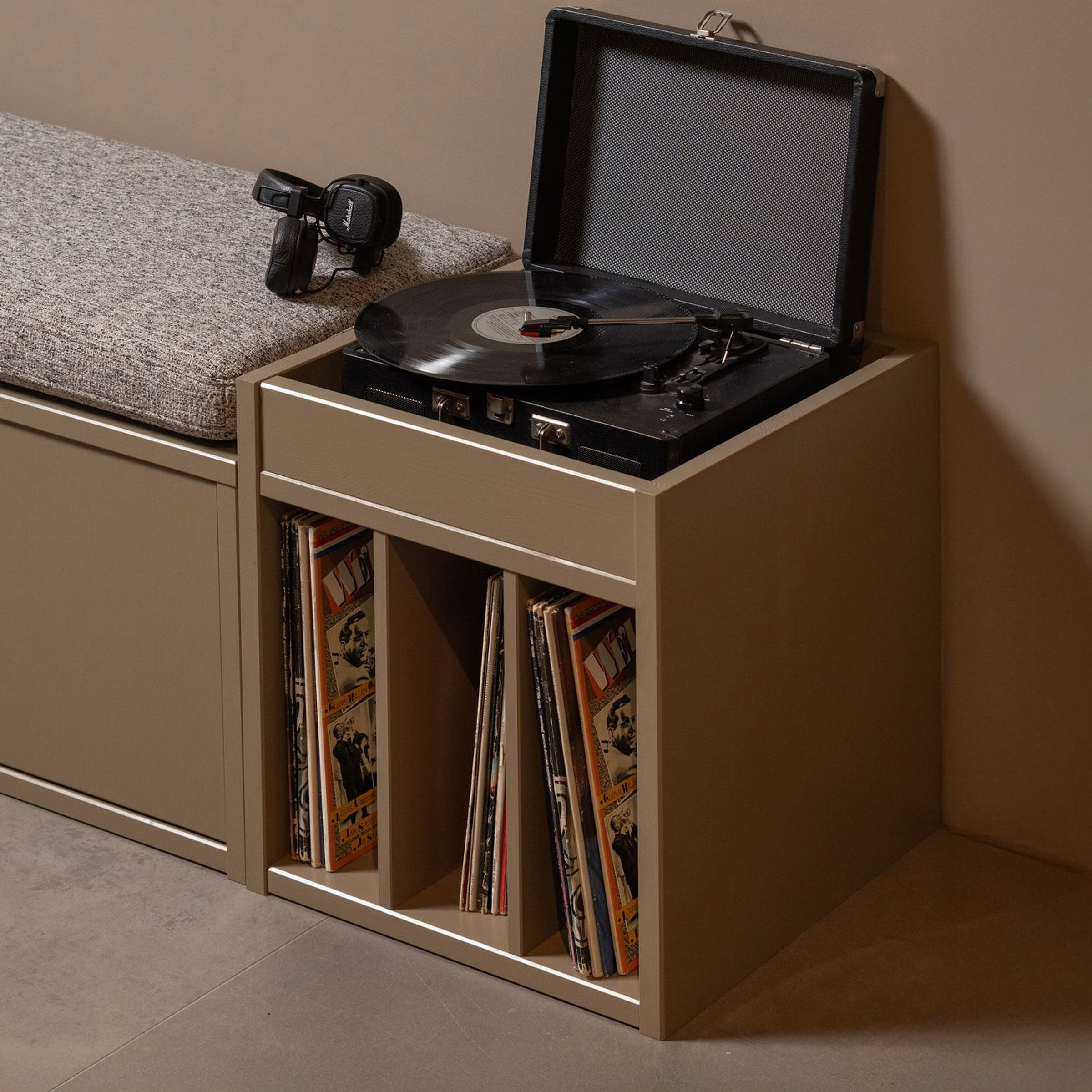 WOOOD Platenkast Turner 44 x 44cm - Mud - Exclusive - 8714713201914