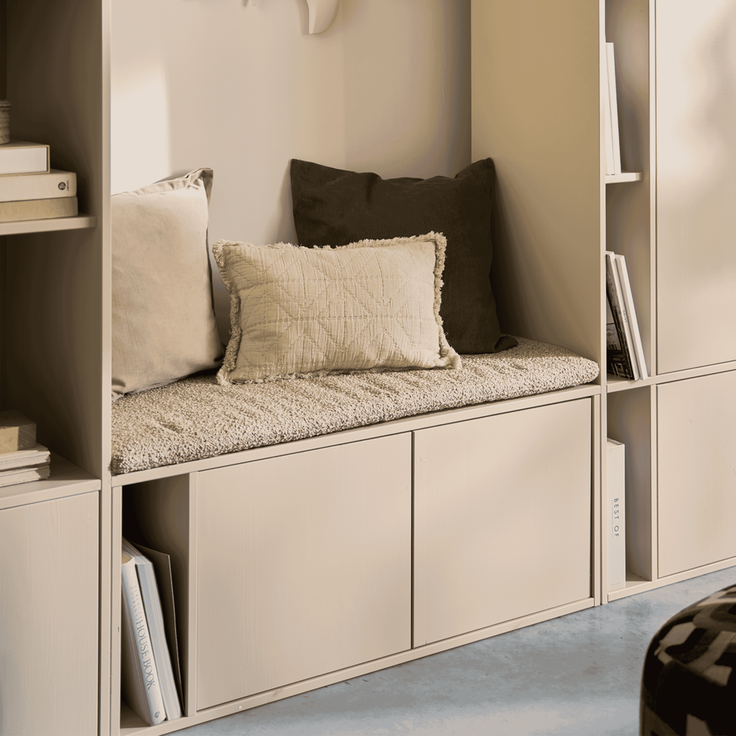 vtwonen TV-meubel/Bankje Settle Down Met zitkussen, Grenenhout, 108cm - Dust - 8714713215867