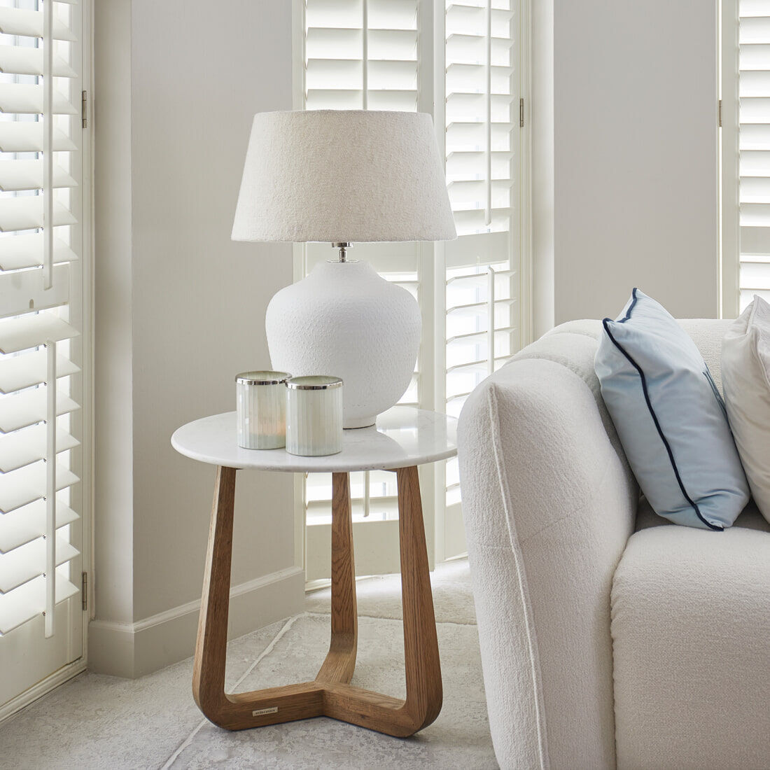 Rivièra Maison Ronde Bijzettafel Casone Marmer en eikenhout, 60cm - Wit - 8720794159334