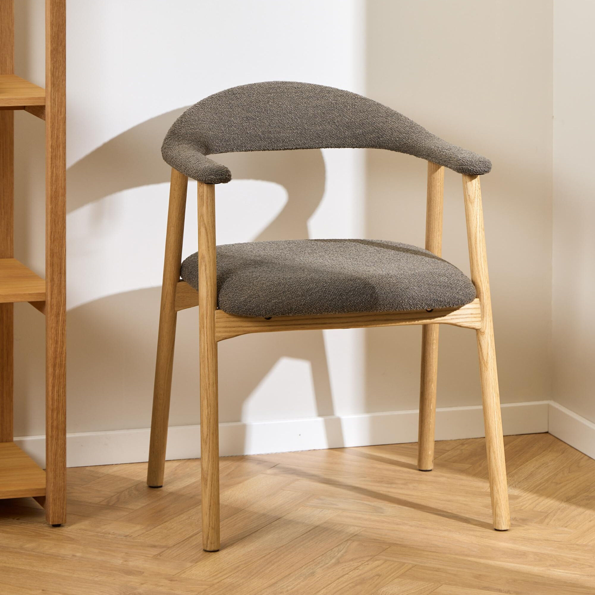 Bendt Eetkamerstoel Gerado Eikenhout en Bouclé - Taupe - Japandi - 5713941348876