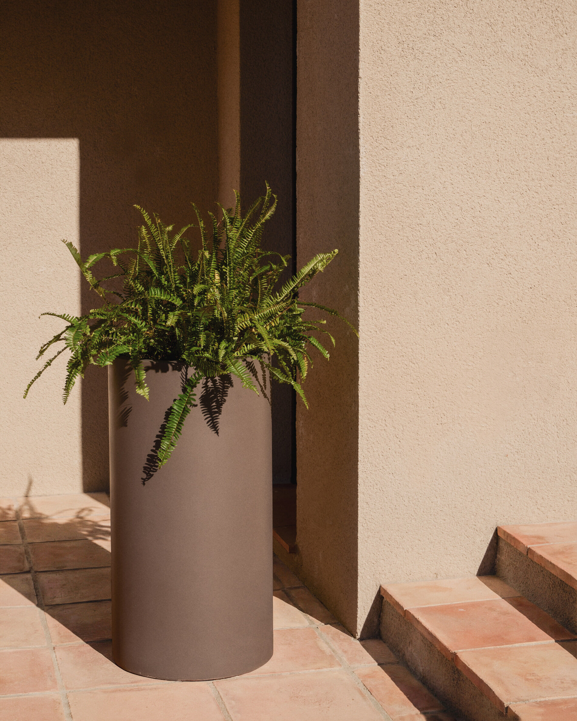 Kave Home Plantenpot Aiguablava 80cm hoog - Bruin - 8447305140512