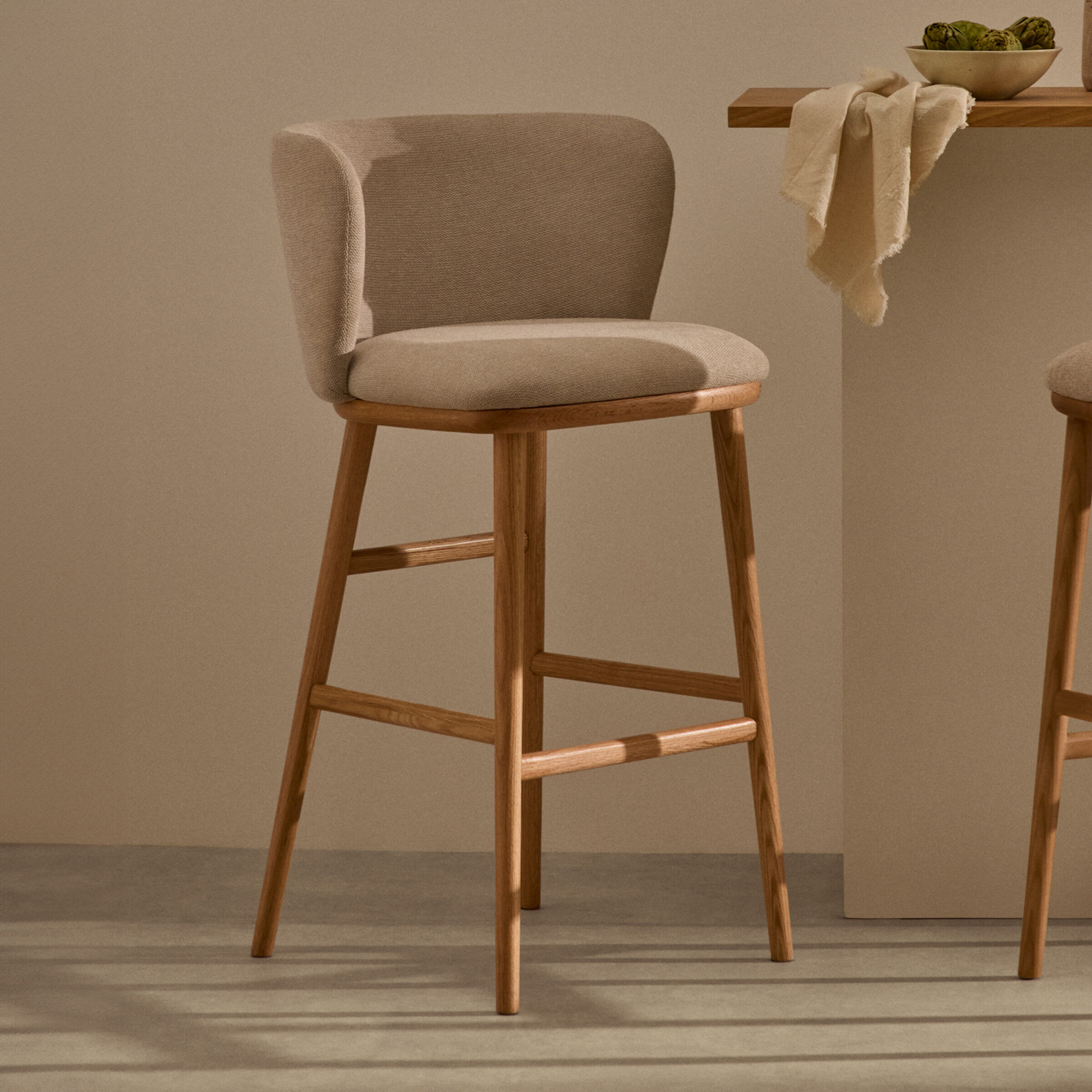 Kave Home Barkruk Ciselia Chenille - Beige (zithoogte 75cm) - 8433840996301