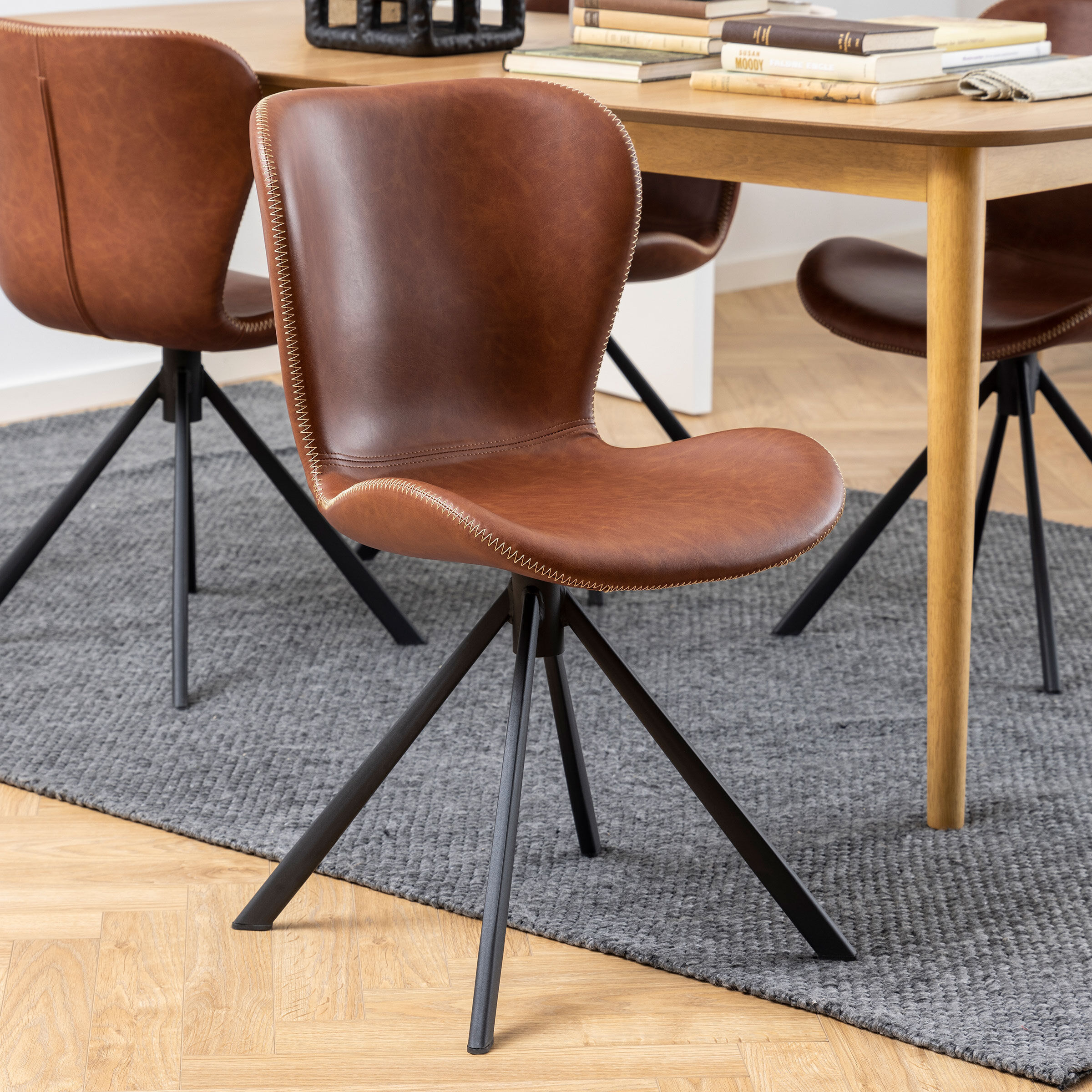 Bendt Draaibare Eetkamerstoel Olle PU - Bruin - 5713941231000