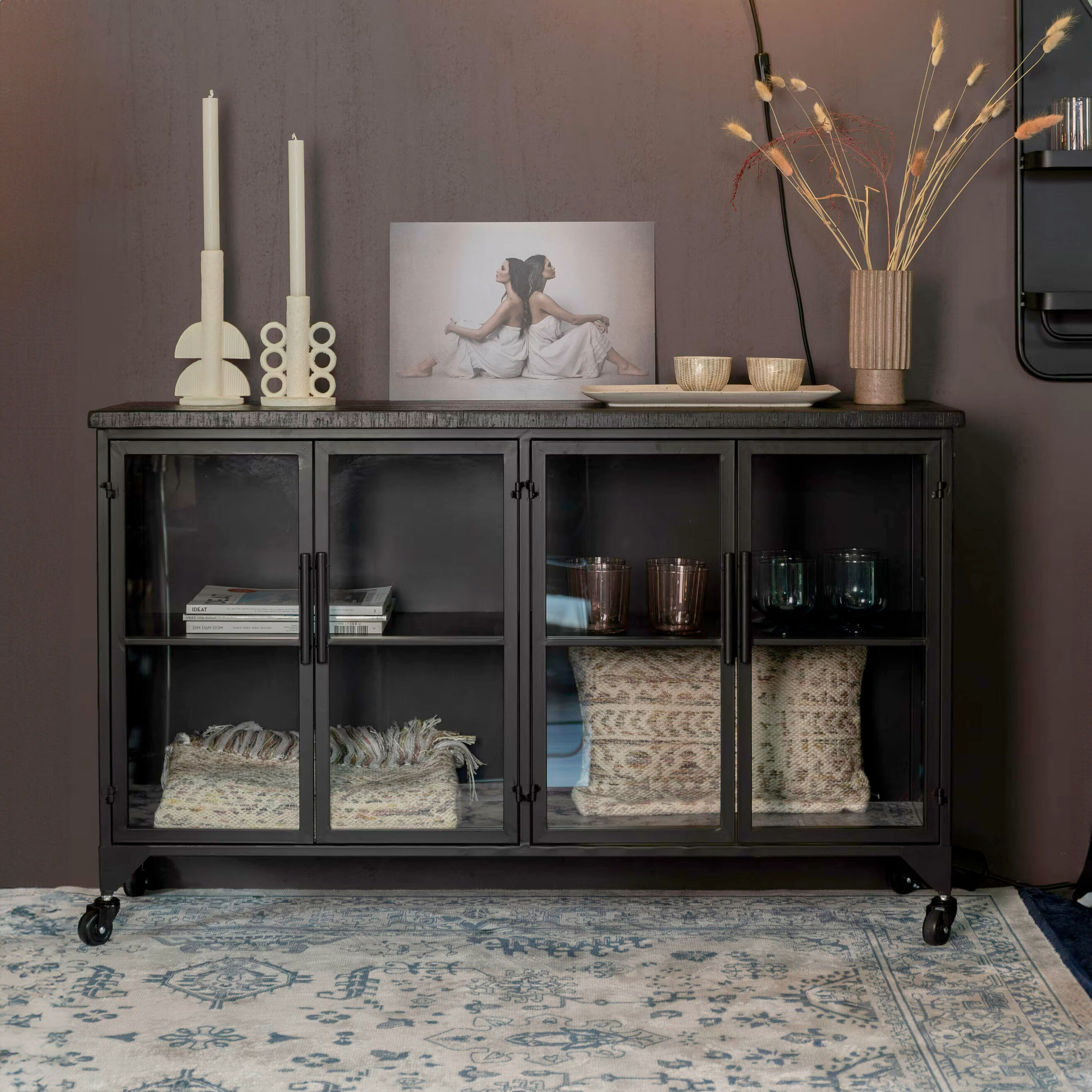 ZILT Industrieel Dressoir Bony Op wieltjes, Metaaal en glas, 120cm - zwart - 9508152351786