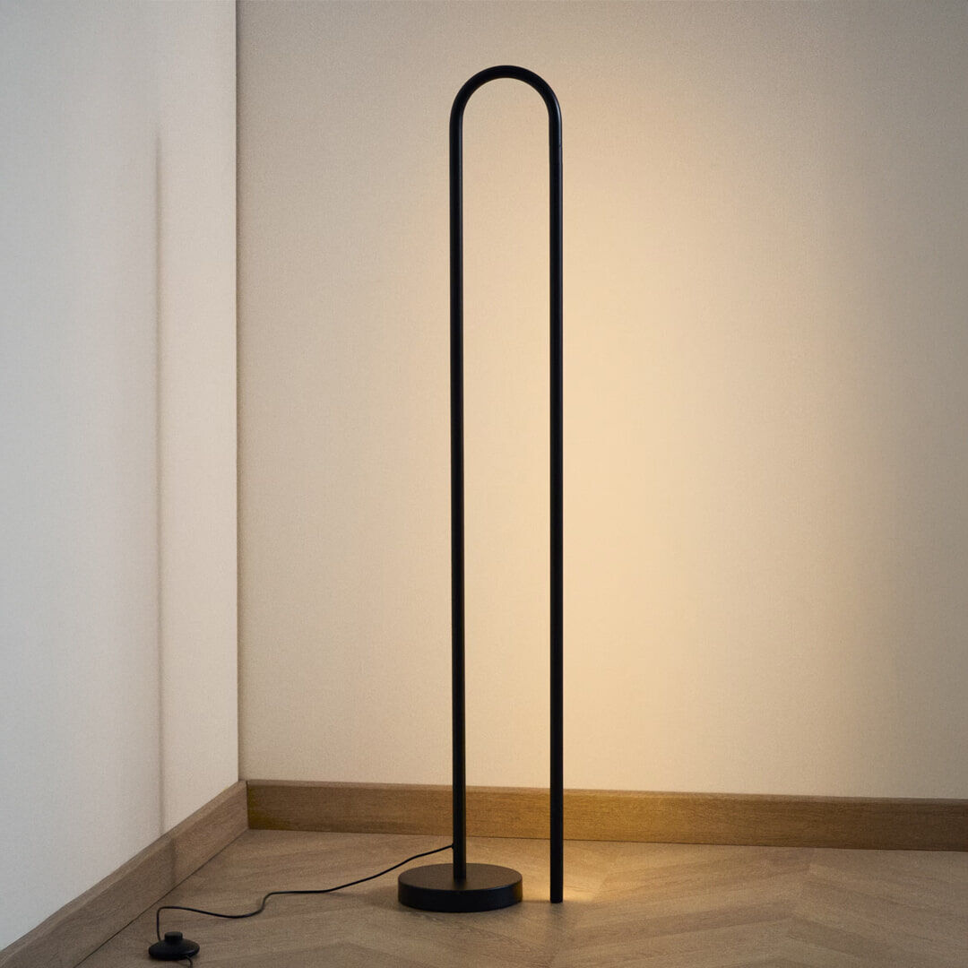 Kave Home Vloerlamp Bow - Zwart - 8447305094532