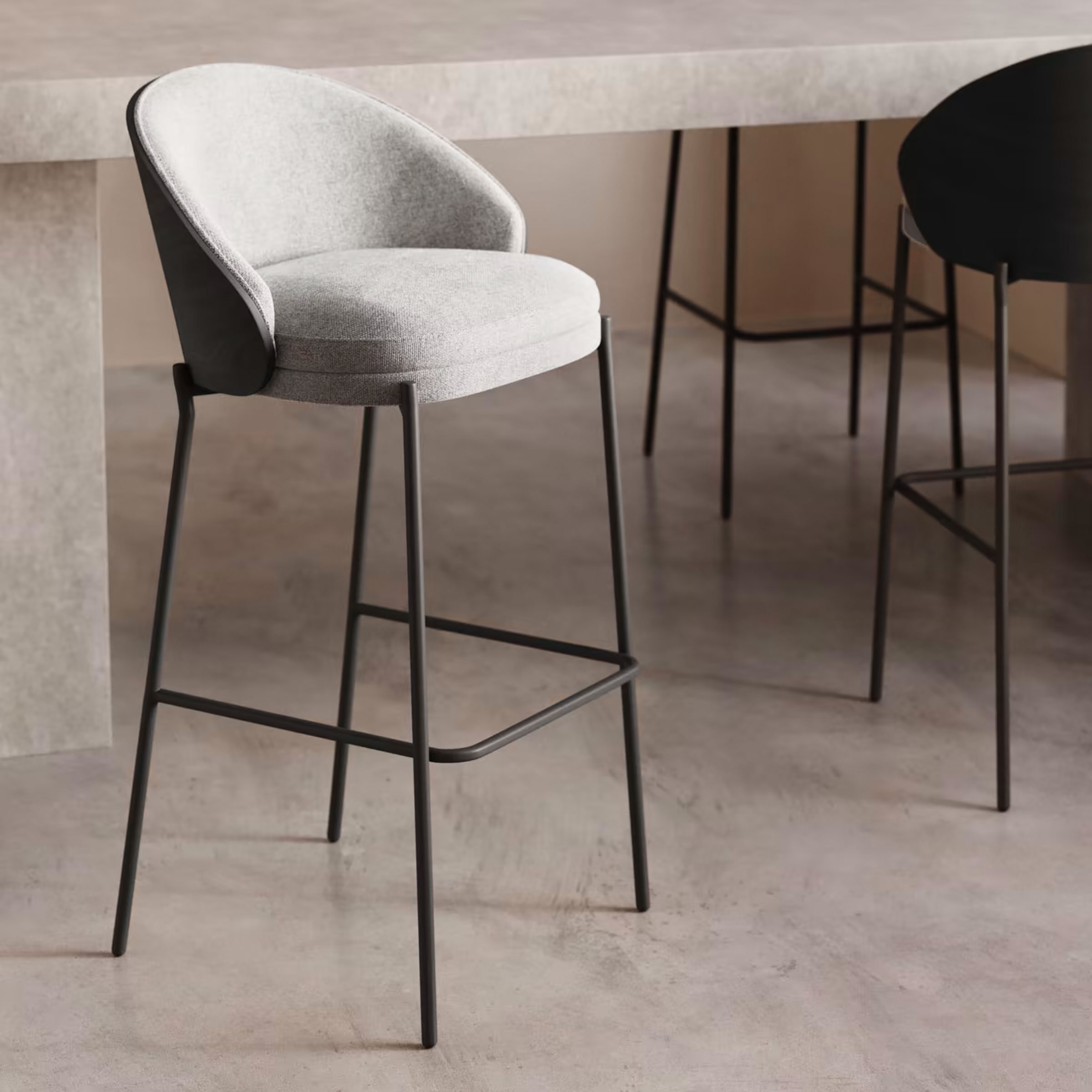 Kave Home Barkruk Eamy Essenhout - Lichtgrijs/Zwart (zithoogte 77cm) - 8433840777474