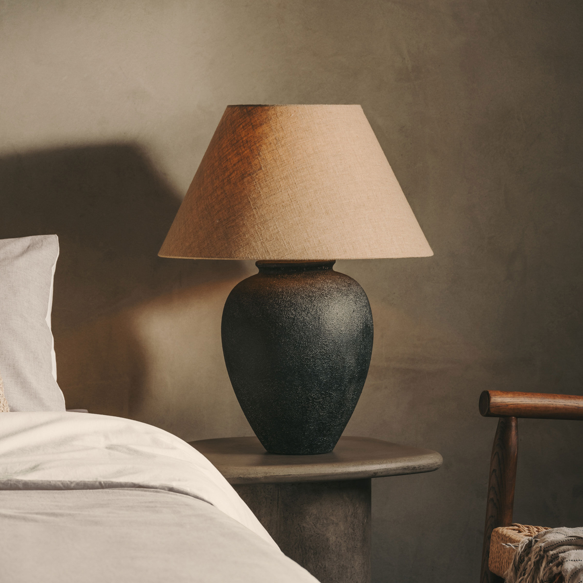 Kave Home Tafellamp Mercadal Keramiek en linnen - Zwart - 8433840880976