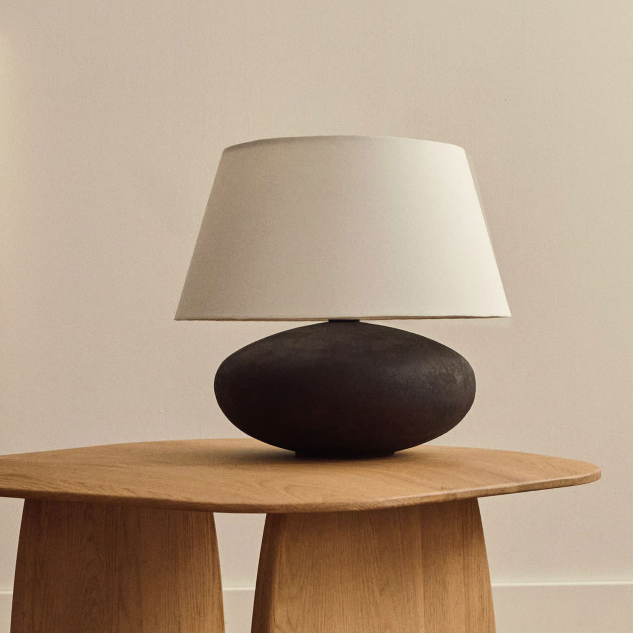 Kave Home Tafellamp Nessi 35cm, Terracotta look - Wit - 8433840940199