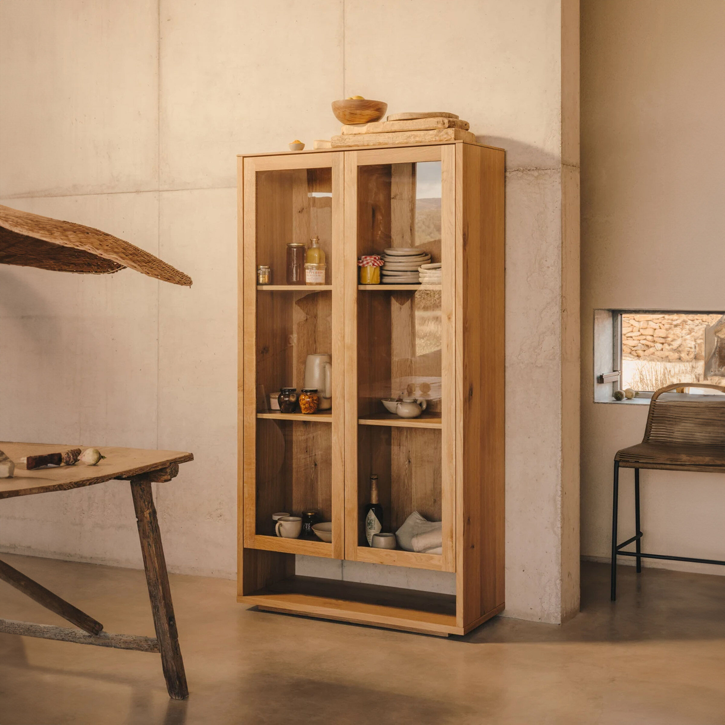 Kave Home Vitrinekast Alguema Eiken en glas, 185 x 100cm - Bruin - 8433840804637