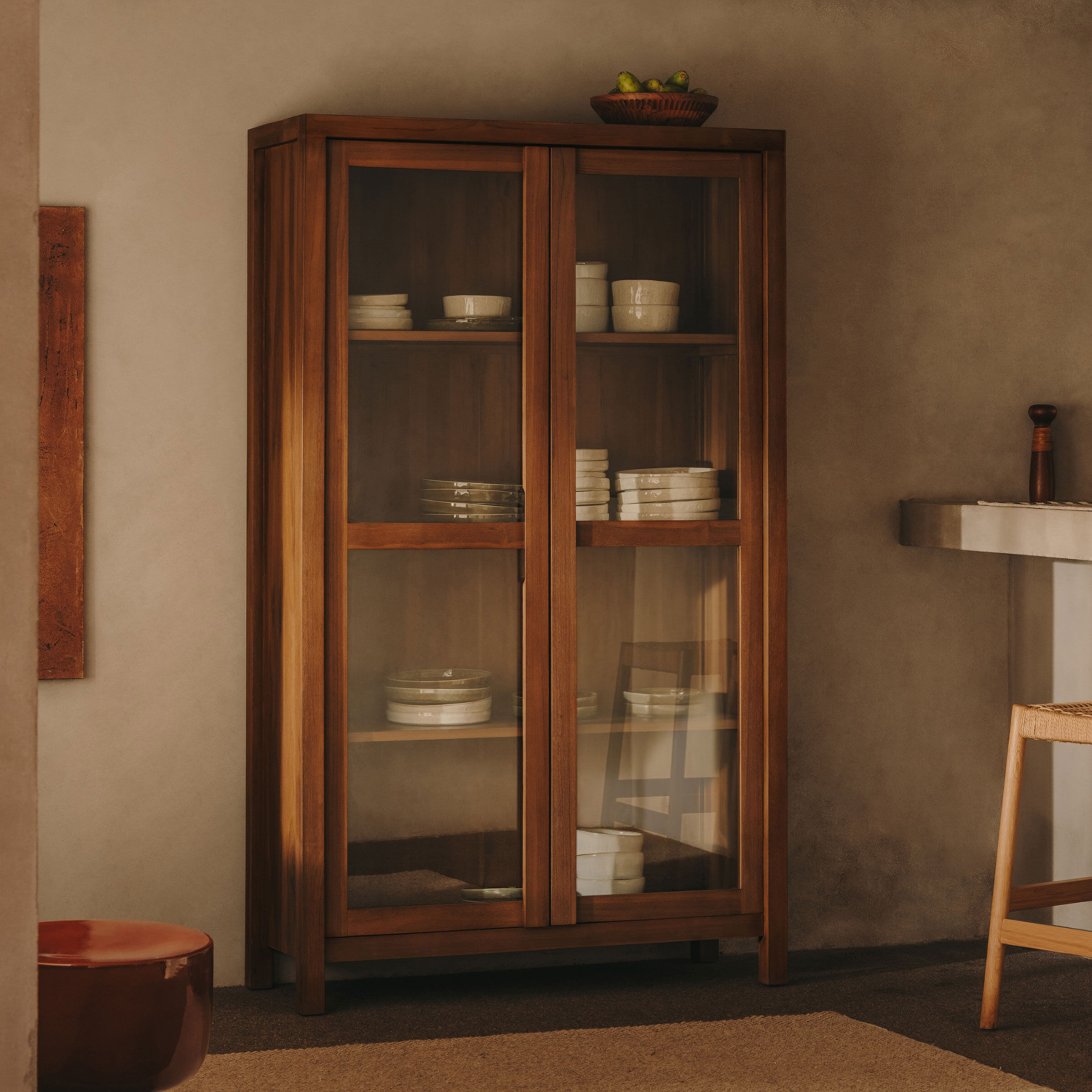 Kave Home Vitrinekast Sashi Teakhout, 185 x 110cm - Bruin - 8433840893303