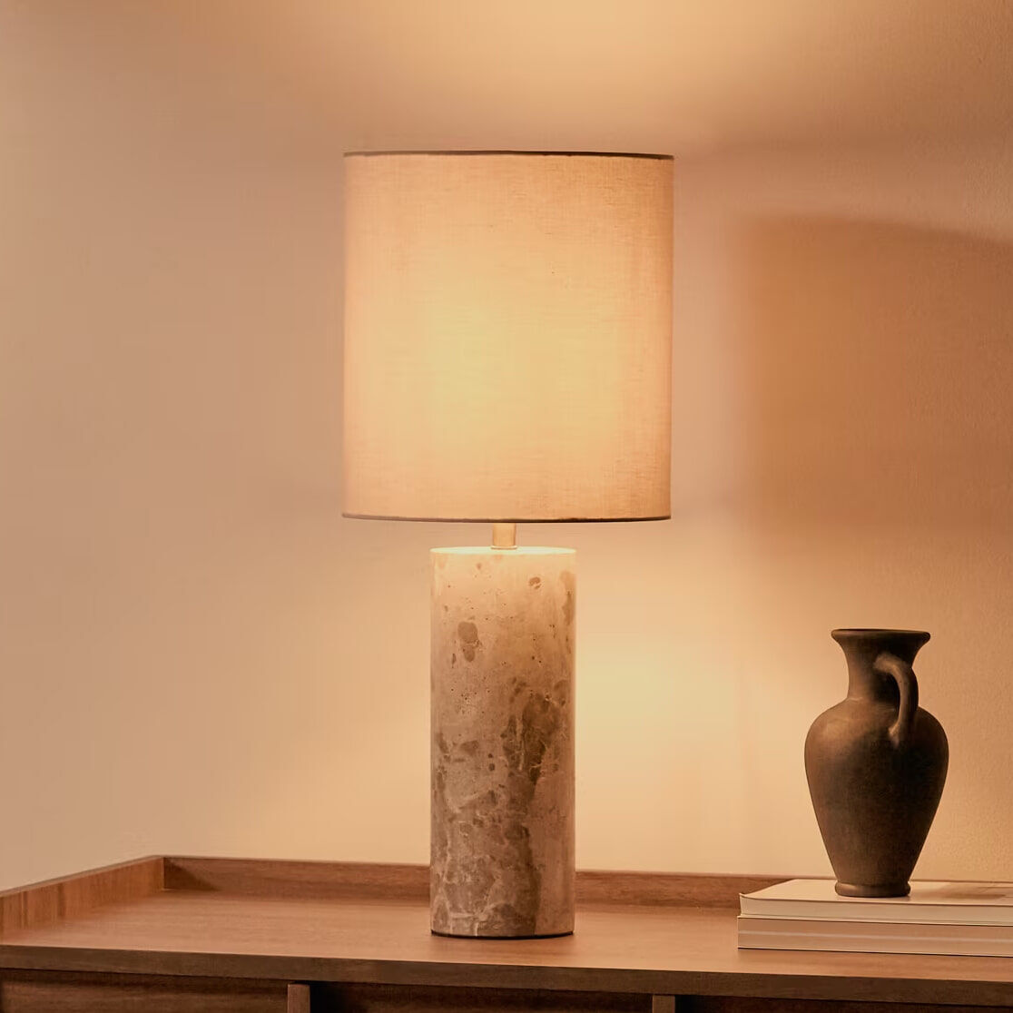 Kave Home Tafellamp Raze Marmer en linnen, incl. kap - Beige - 8433840921778