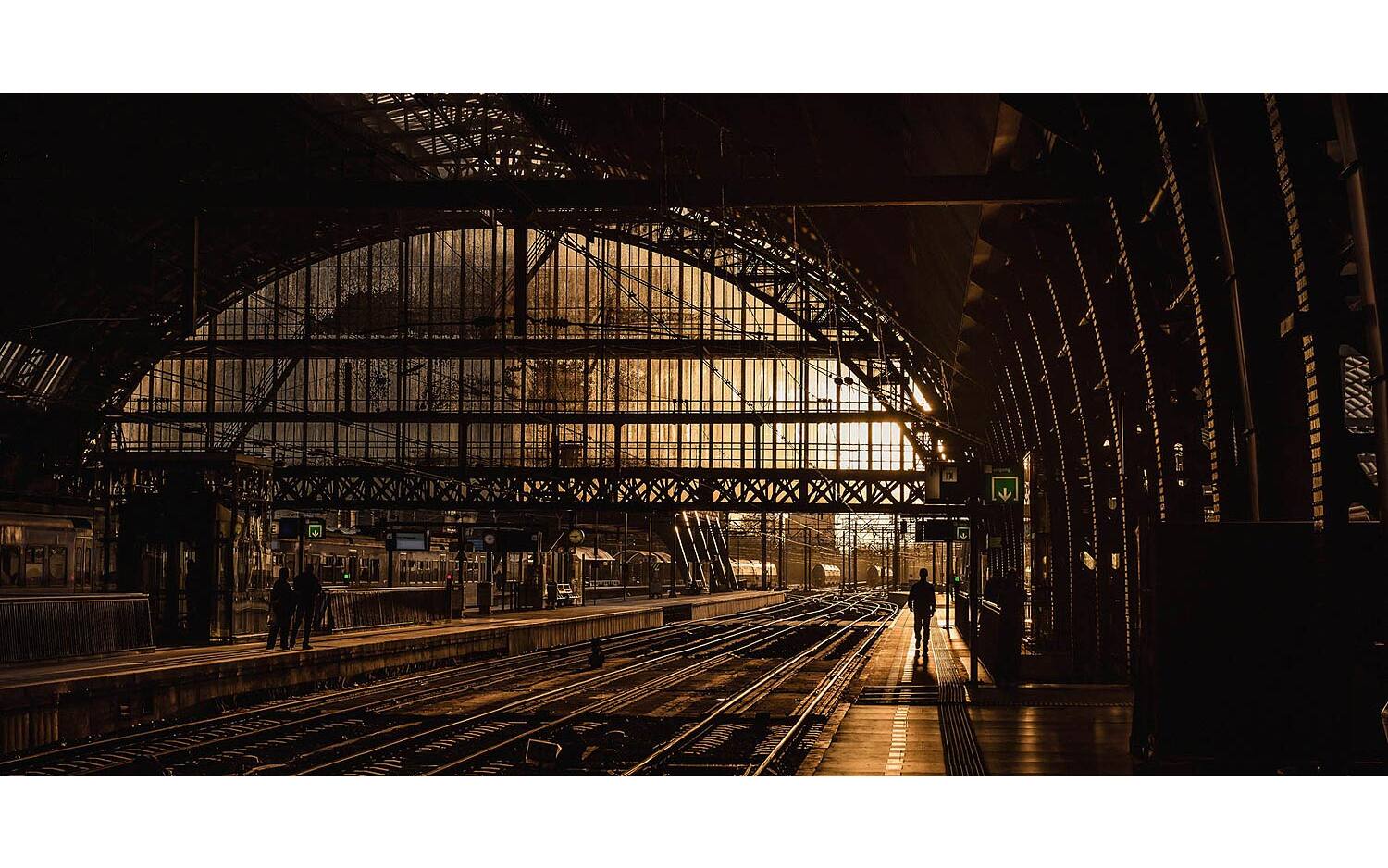 Goossens Schilderij The Station, 98 x 48 cm - 8718823250268